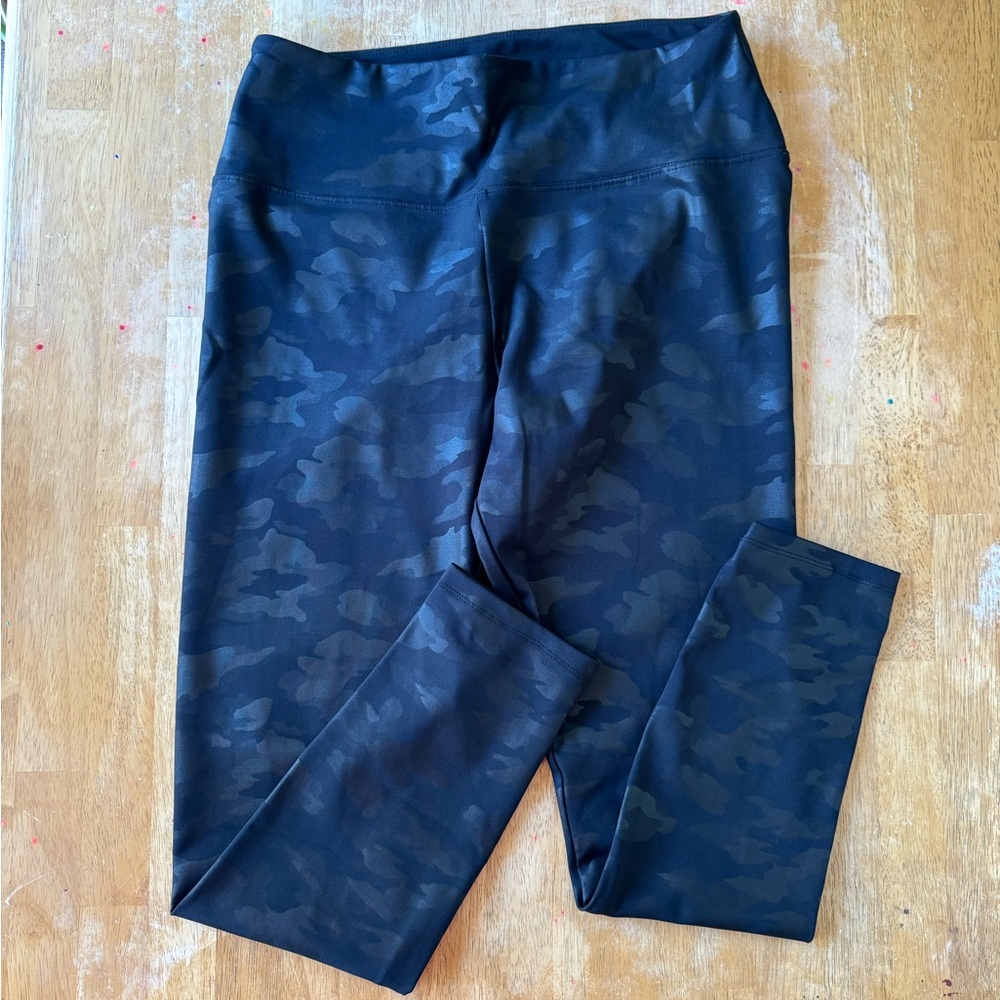 Simply Vera Vera Wang High Waist Black Camo Shaping Leggings